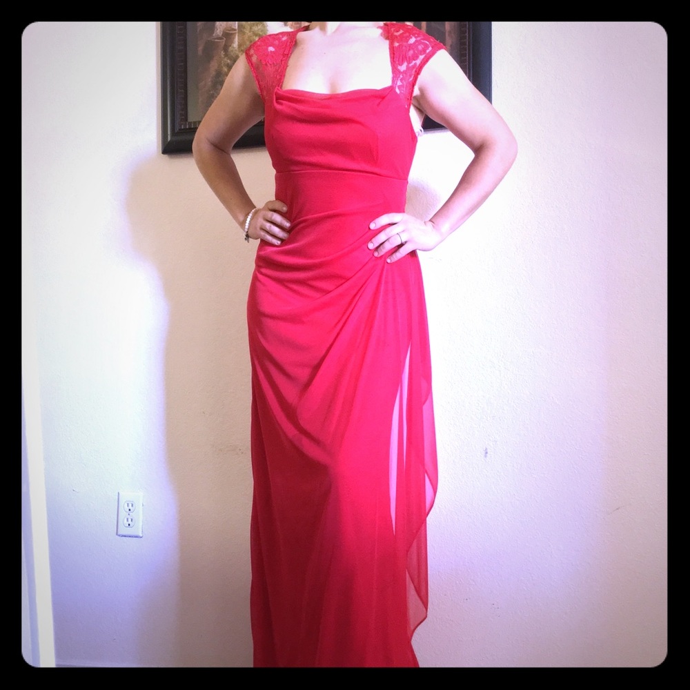 🌹LONG RED LACE DRESS🌹